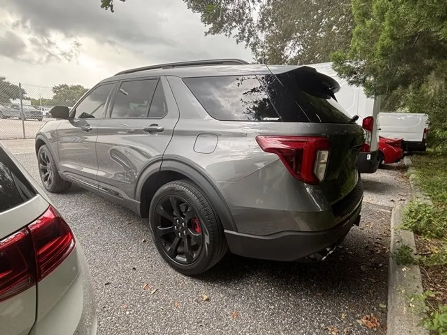 2023 Ford Explorer ST photo 1