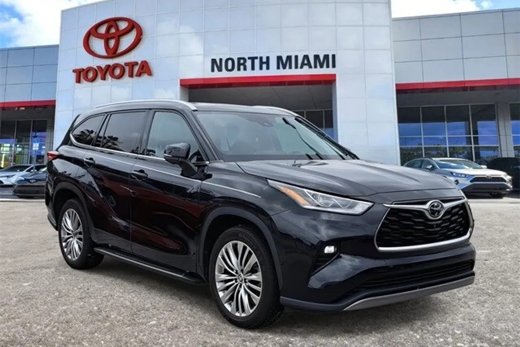2023 Toyota Highlander Platinum photo 1