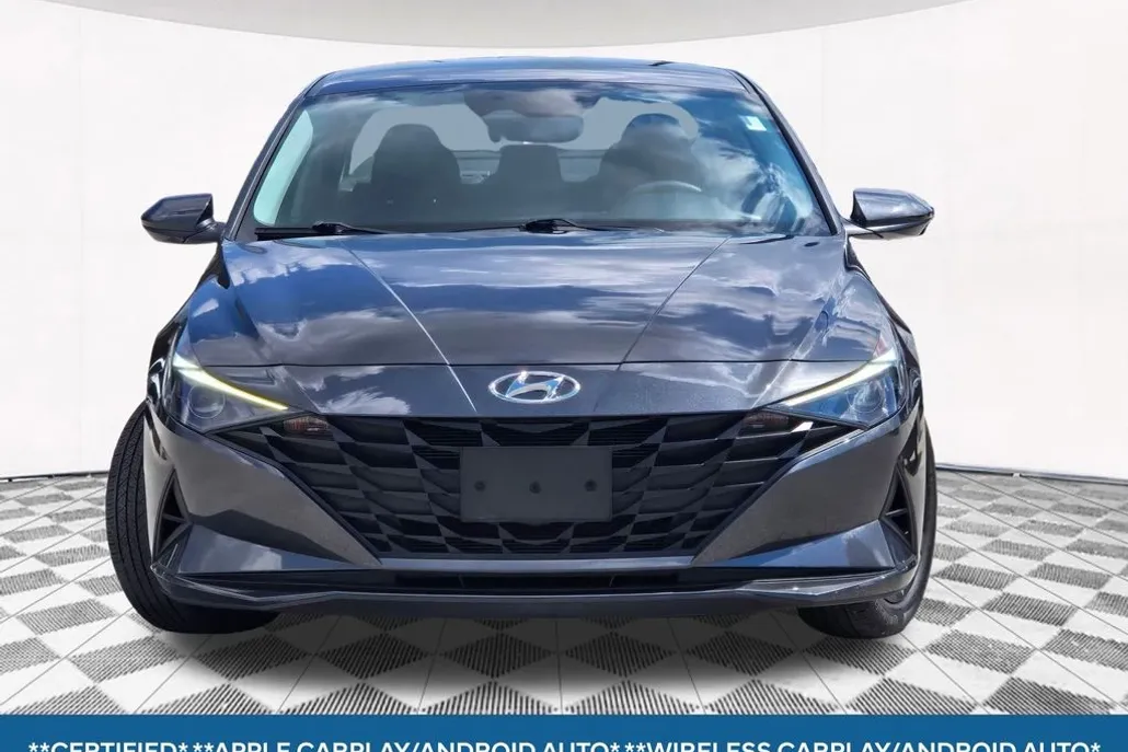 2023 Hyundai Elantra SEL photo 1
