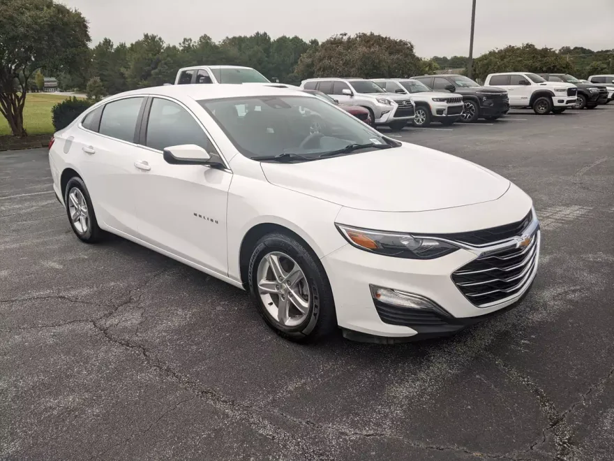 2023 Chevrolet Malibu LS photo 1