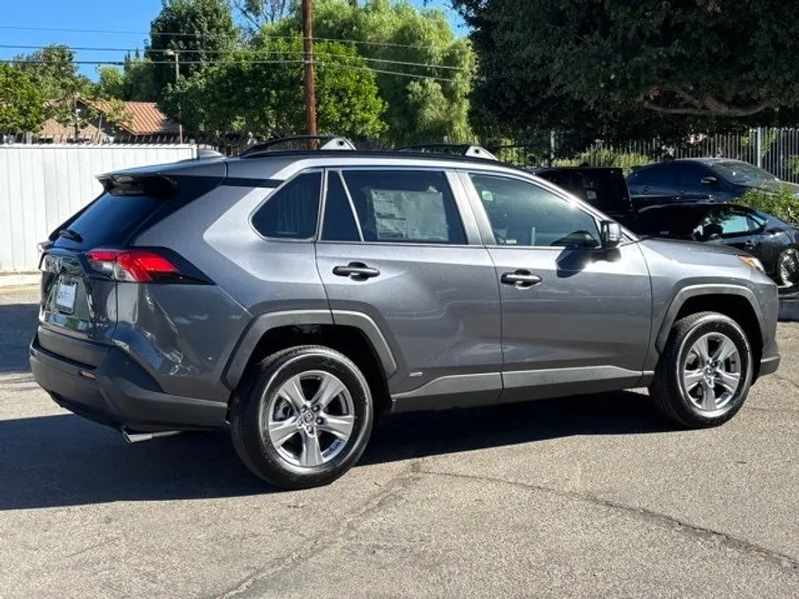 2025 Toyota RAV4 Hybrid LE photo 1