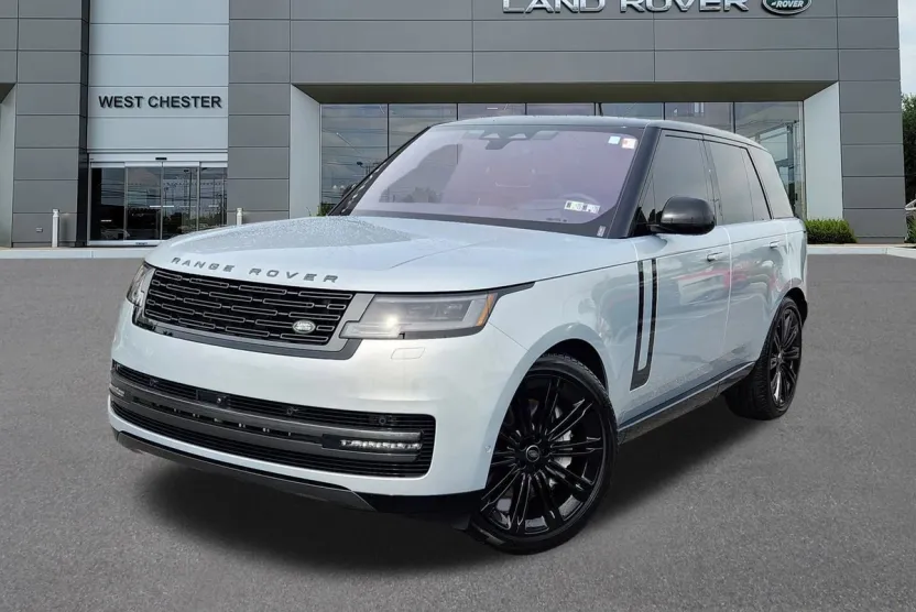 2023 Land Rover Range Rover SE photo 1