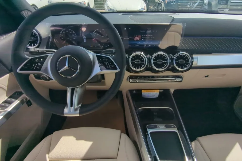 2025 Mercedes Benz GLB photo 1