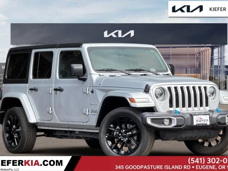 2023 Jeep Wrangler Sahara 4xe photo 1