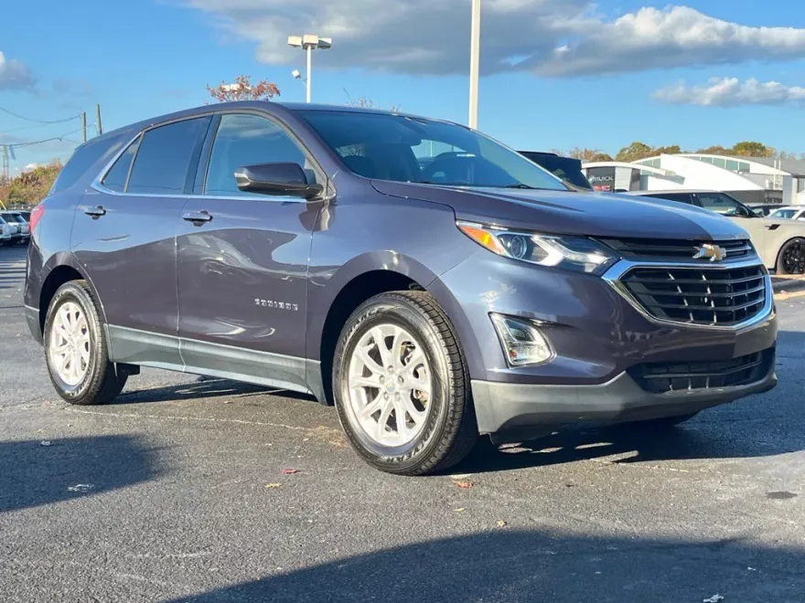 2019 Chevrolet Equinox LT photo 1