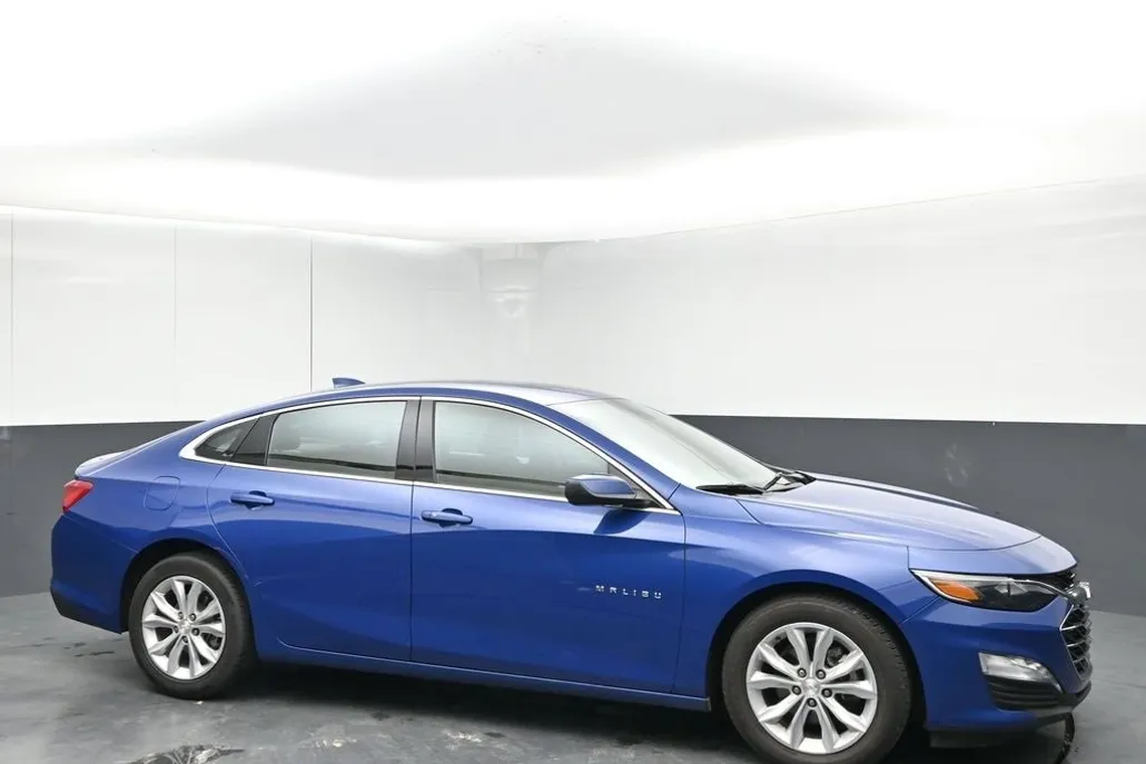 2023 Chevrolet Malibu 1LT photo 1