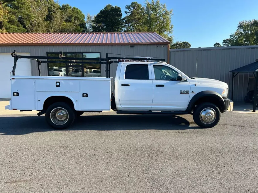 2016 Ram 4500 SLT photo 1