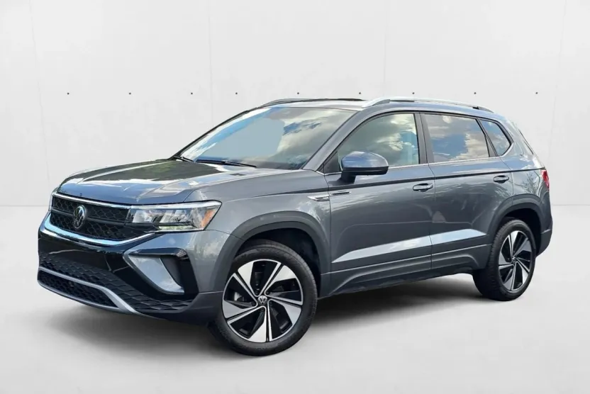 2024 Volkswagen Taos SE photo 1