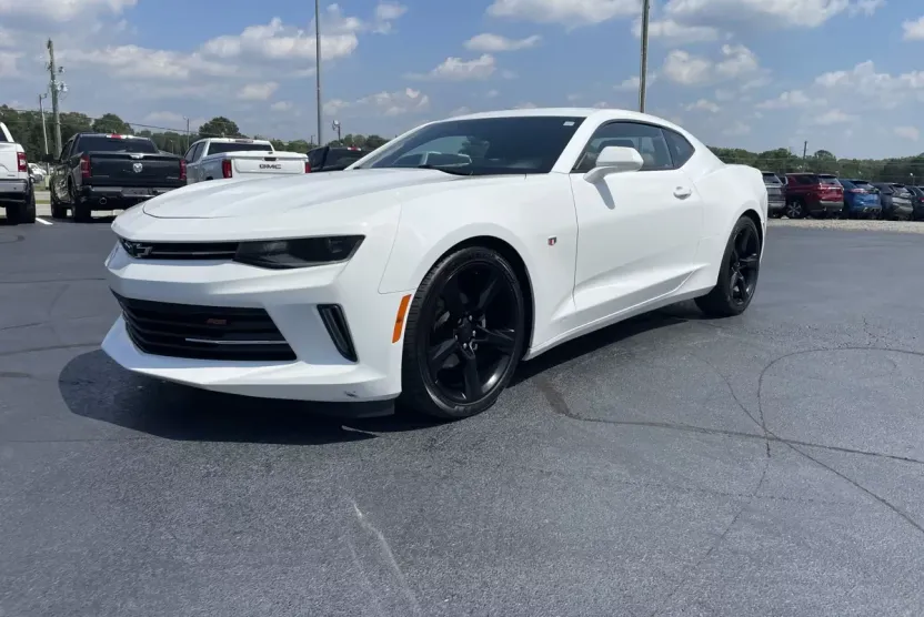 2018 Chevrolet Camaro 1LS 1LT photo 1