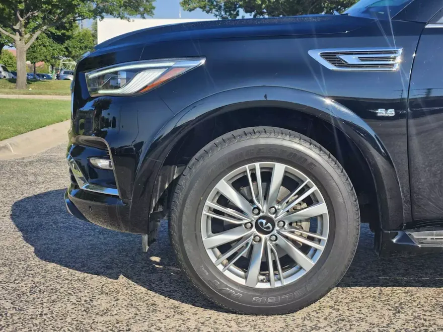 2019 Infiniti QX80 Luxe photo 1