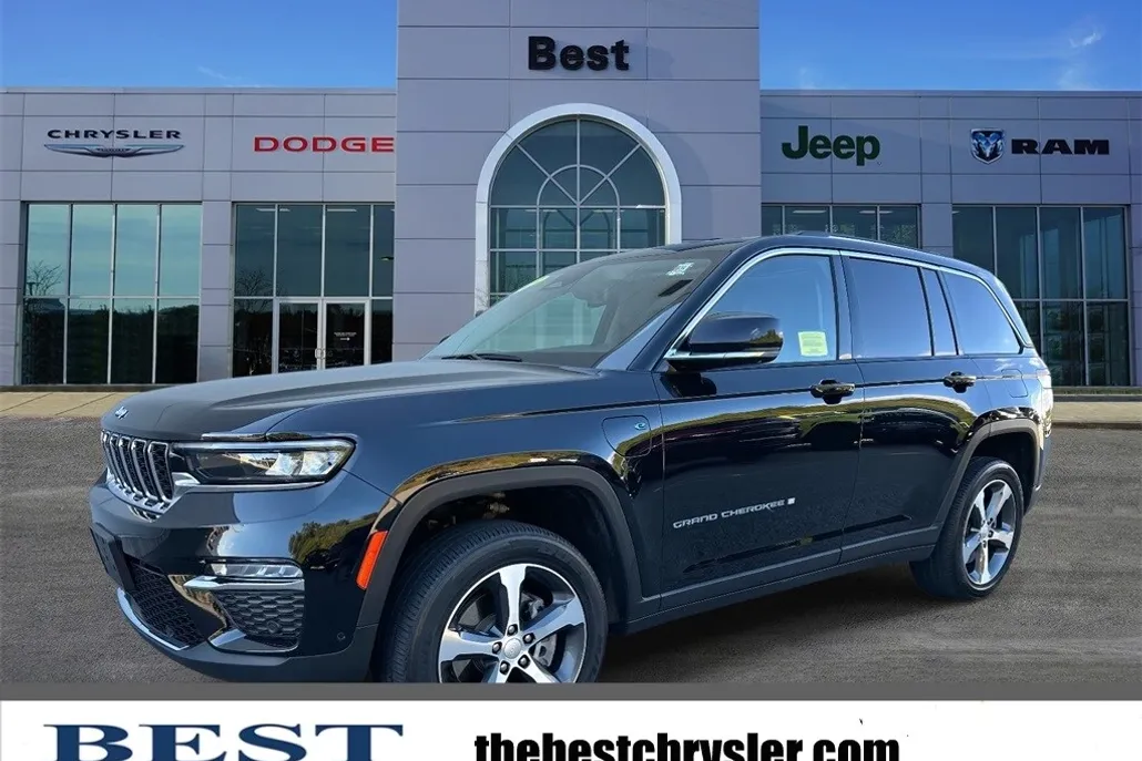 2023 Jeep Cherokee Base photo 1