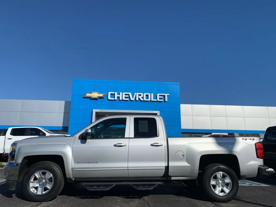 2018 Chevrolet Silverado 1500 LT photo 1