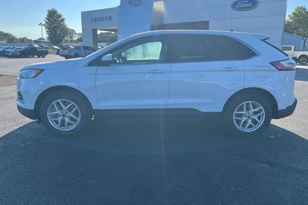 2024 Ford Edge SEL photo 1