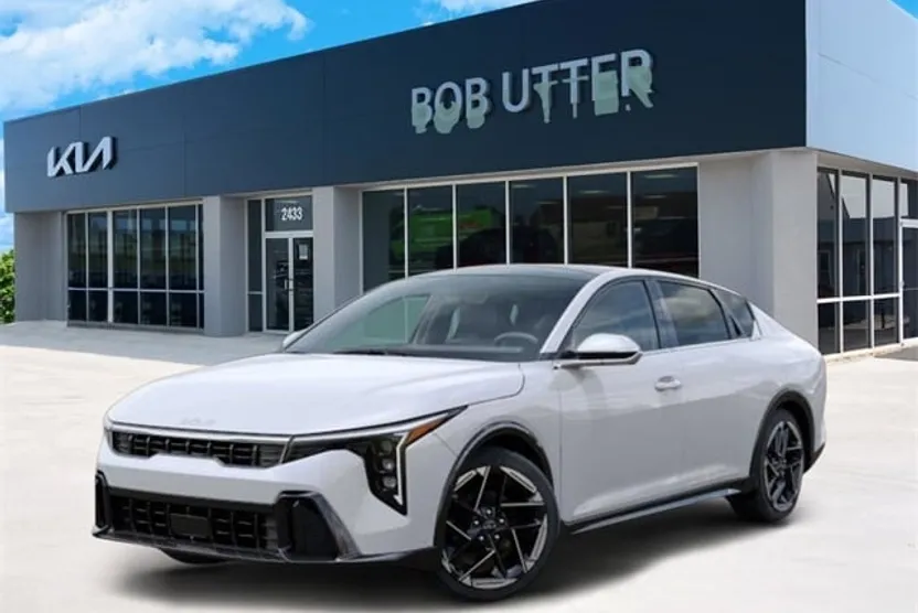 2025 Kia K4 GT-Line photo 1