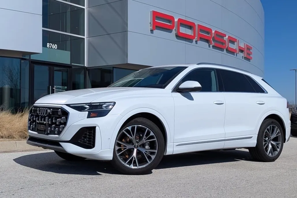 2024 Audi Q8 55 Prestige photo 1