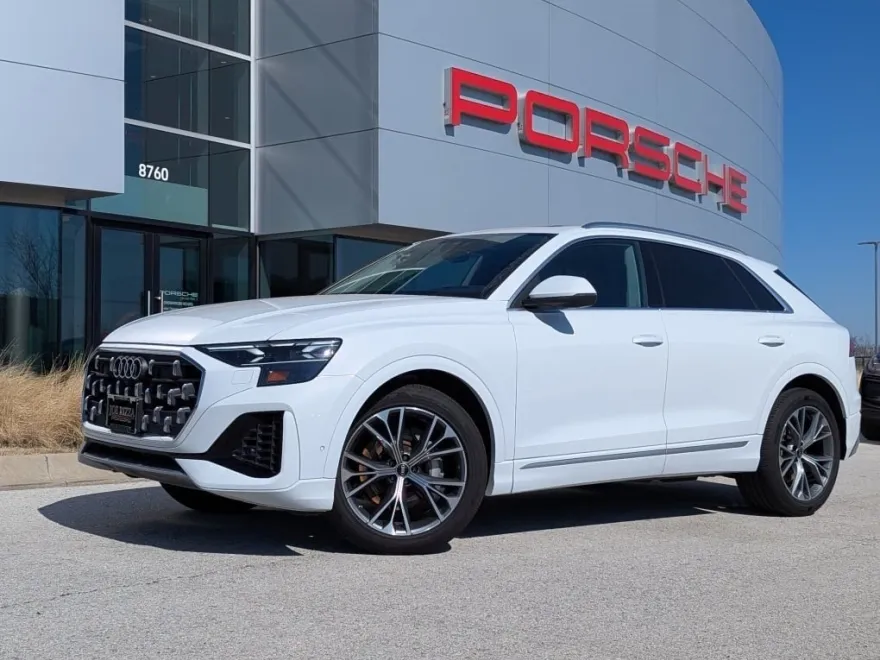 2024 Audi Q8 55 Prestige photo 1
