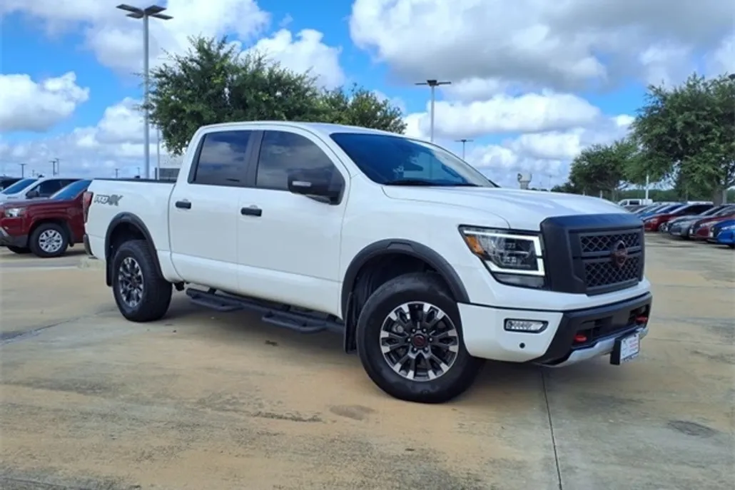 2023 Nissan Titan PRO-4X photo 1