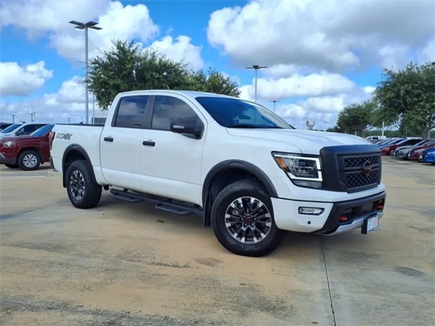 2023 Nissan Titan PRO-4X photo 1