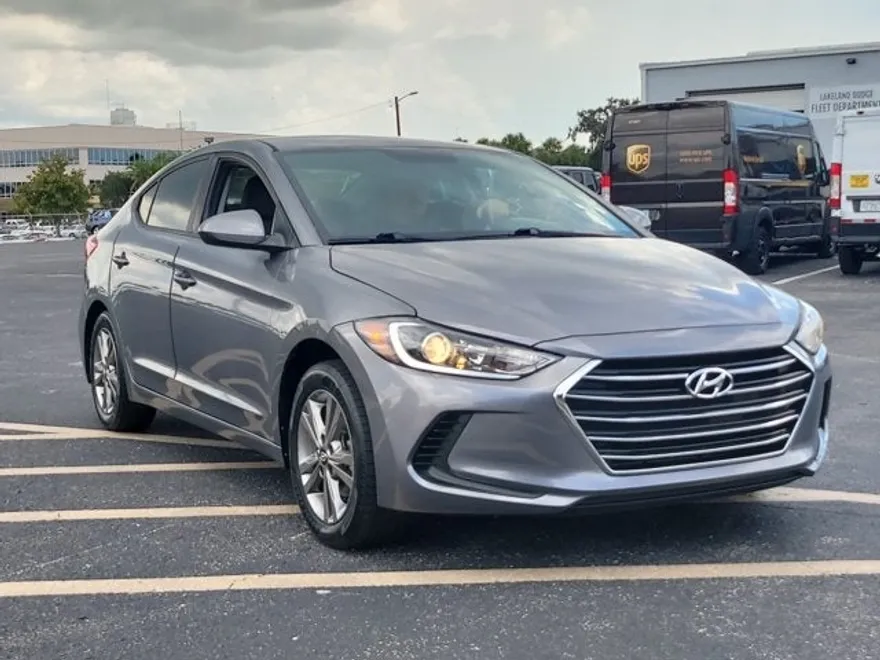 2018 Hyundai Elantra SEL photo 1