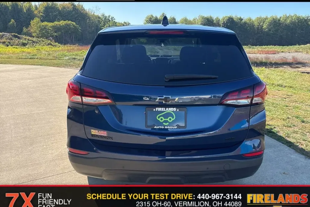2023 Chevrolet Equinox LS photo 1