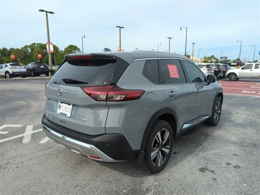 2023 Nissan Rogue Platinum photo 1
