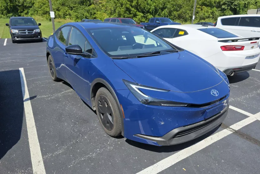 2024 Toyota Prius LE photo 1