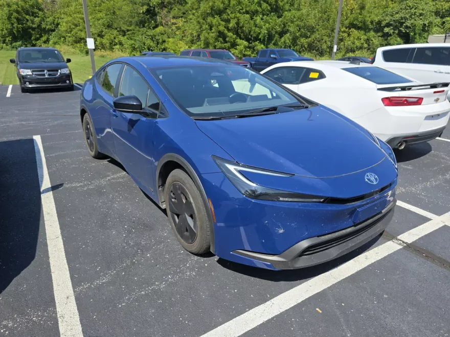 2024 Toyota Prius LE photo 1