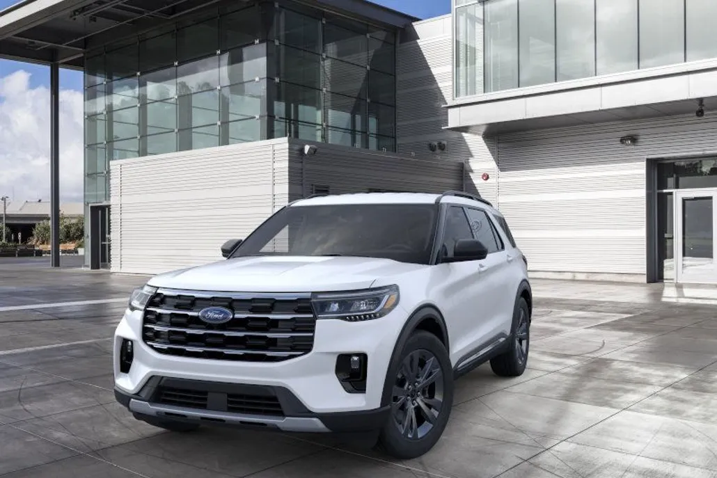 2025 Ford Explorer photo 1