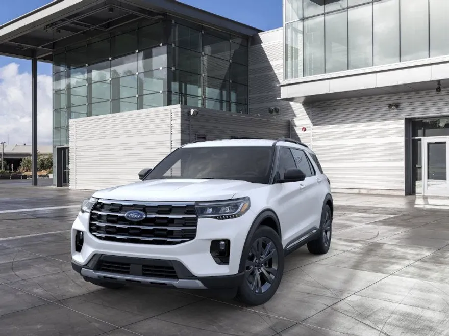 2025 Ford Explorer photo 1