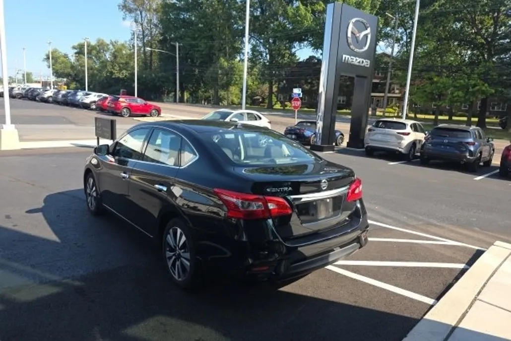 2016 Nissan Sentra SL photo 1
