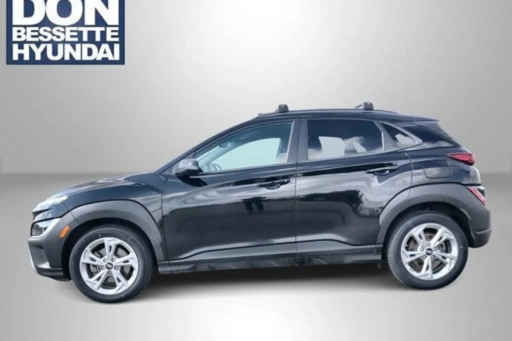 2022 Hyundai Kona SEL photo 1