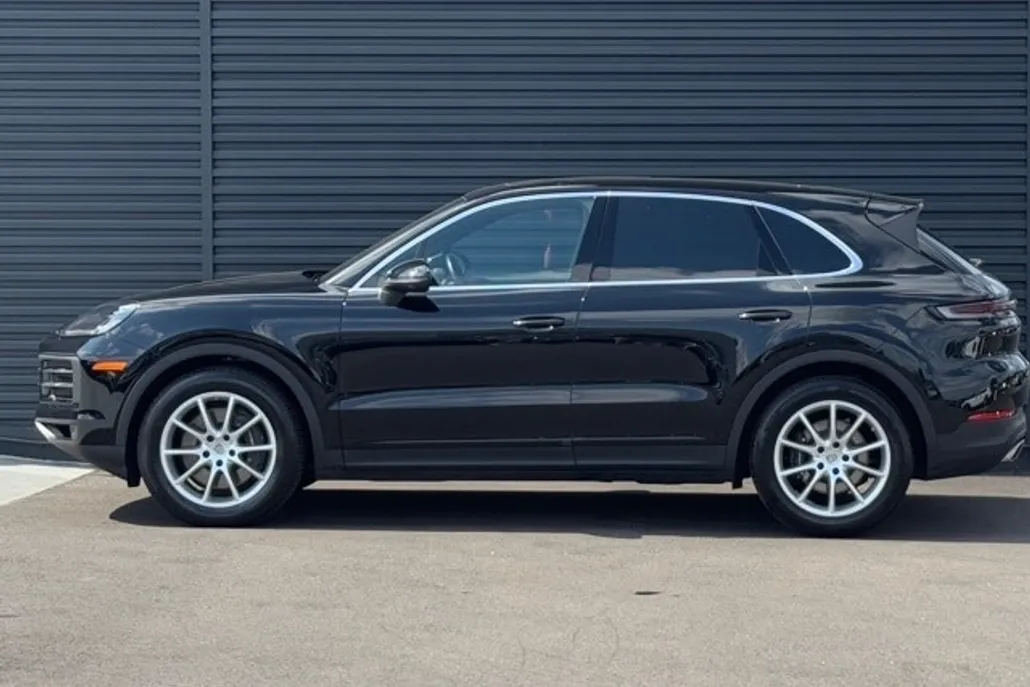 2024 Porsche Cayenne photo 1