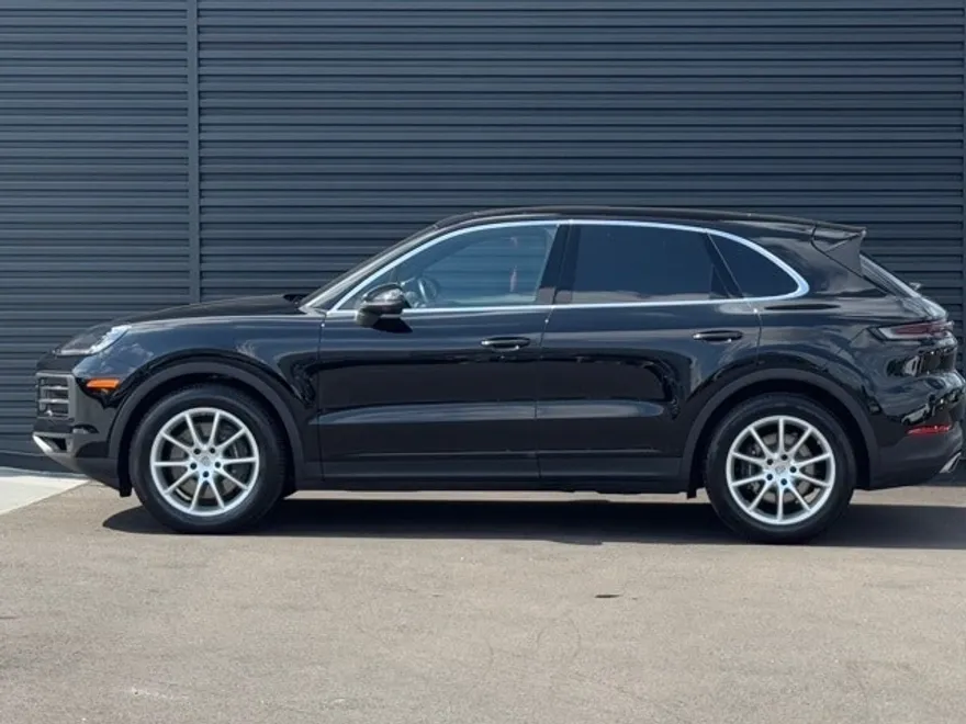 2024 Porsche Cayenne photo 1