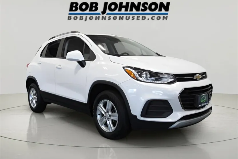 2022 Chevrolet Trax LT photo 1
