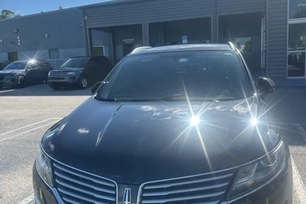 2015 Lincoln MKC Base photo 1