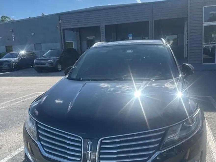 2015 Lincoln MKC Base photo 1