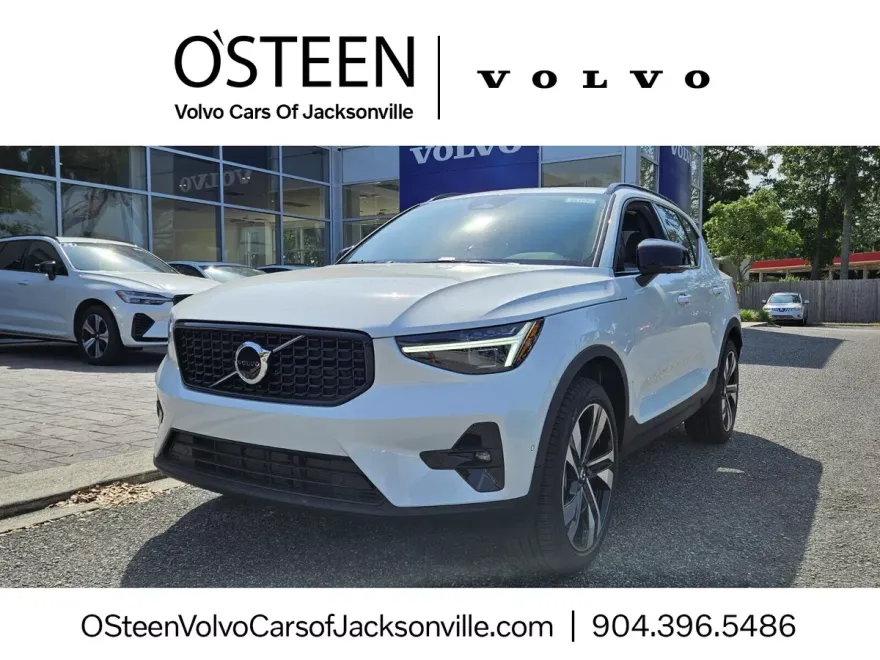 2025 Volvo XC40 photo 1