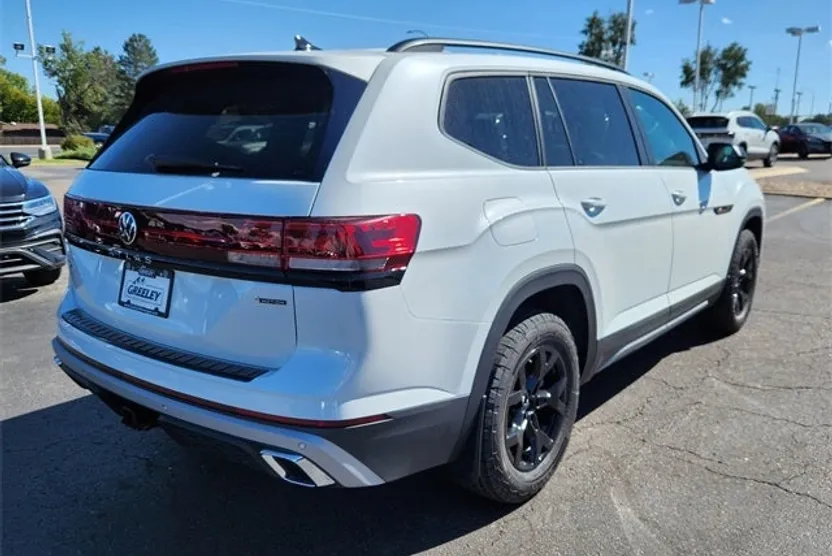 2026 Volkswagen Atlas Peak Edition SE photo 1