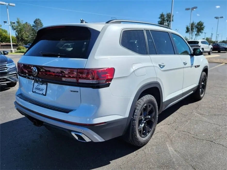 2026 Volkswagen Atlas Peak Edition SE photo 1