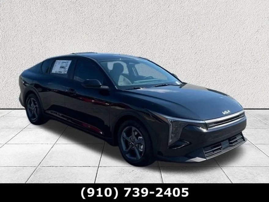 2025 Kia K4 LXS photo 1