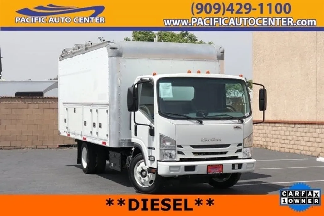 2020 Isuzu NRR photo 1