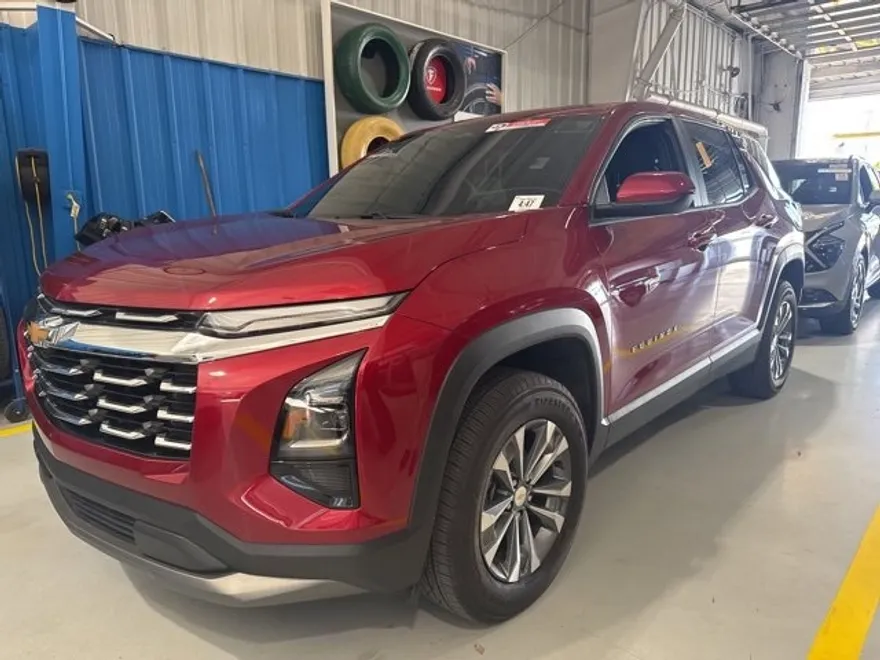 2025 Chevrolet Equinox LT photo 1