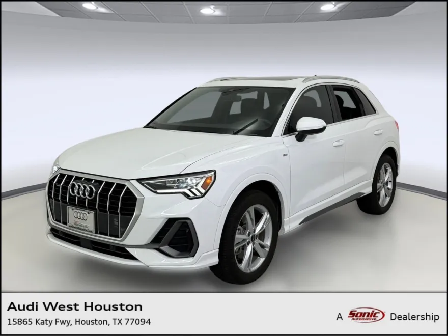 2024 Audi Q3 S line Premium Plus photo 1