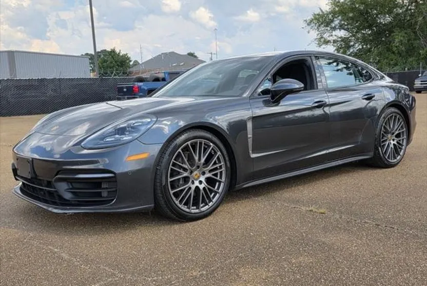 2022 Porsche Panamera 4 Platinum photo 1