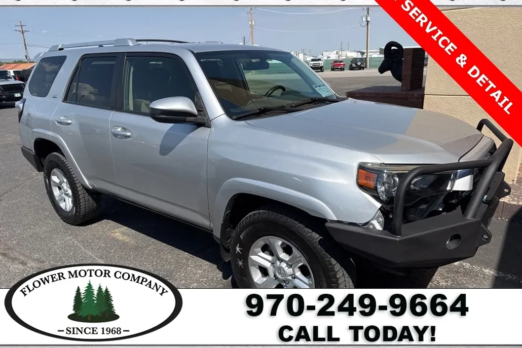 2017 Toyota 4Runner SR5 photo 1