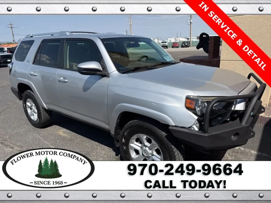2017 Toyota 4Runner SR5 photo 1