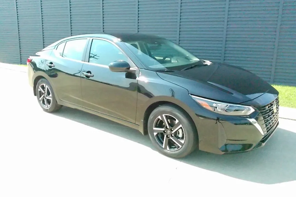 2025 Nissan Sentra SV photo 1