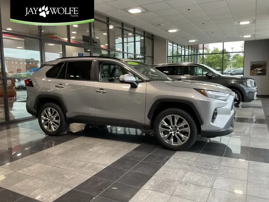 2023 Toyota RAV4 XLE Premium photo 1