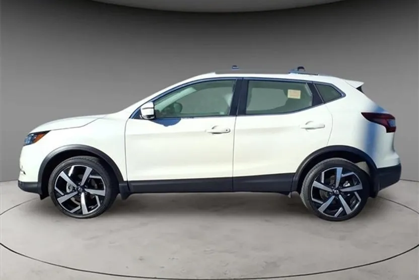 2022 Nissan Rogue Sport SL photo 1