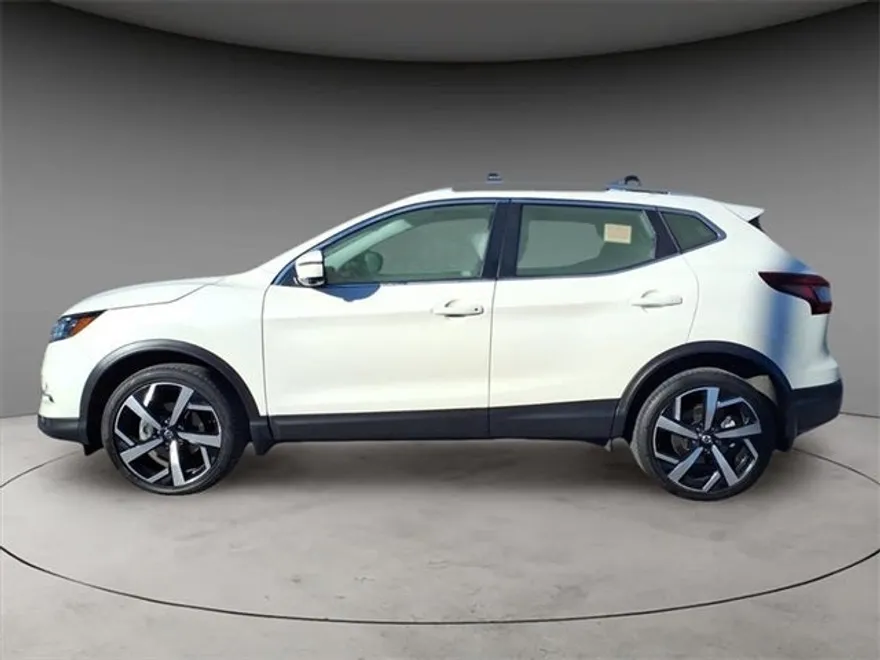 2022 Nissan Rogue Sport SL photo 1